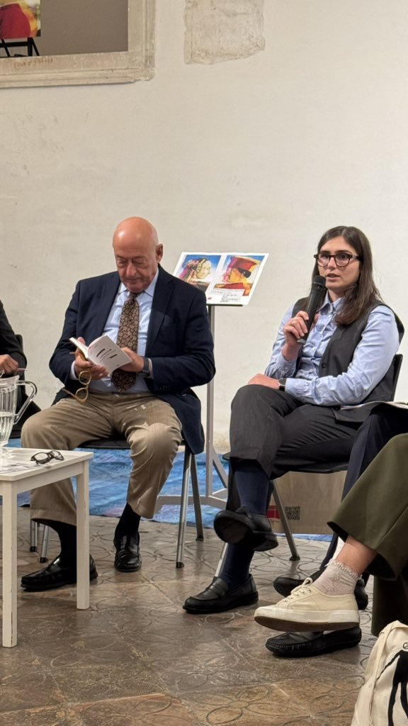 .<a href="/FCapoccia/">Francesca Capoccia</a>: "Nel mio libro ho cercato di capire perché in Italia ci sono solo 3 direttrici di giornali. Inoltre ho messo in evidenza come le inviate abbiano cambiato il modo di raccontare la realtà." #fgcult24 <a href="/ArasEdizioni/">Aras Edizioni</a>