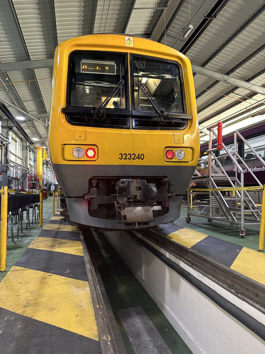 shellienic's tweet image. Well, a fab swansong for #Class323 at WVH today. Truly #EndOfAnEra and a great send off they’ve had over the last week. Honoured to have been invited to be part of the staff finale. #DayInTheLife #TrainDriver #WomenInRail #LoveMyJob