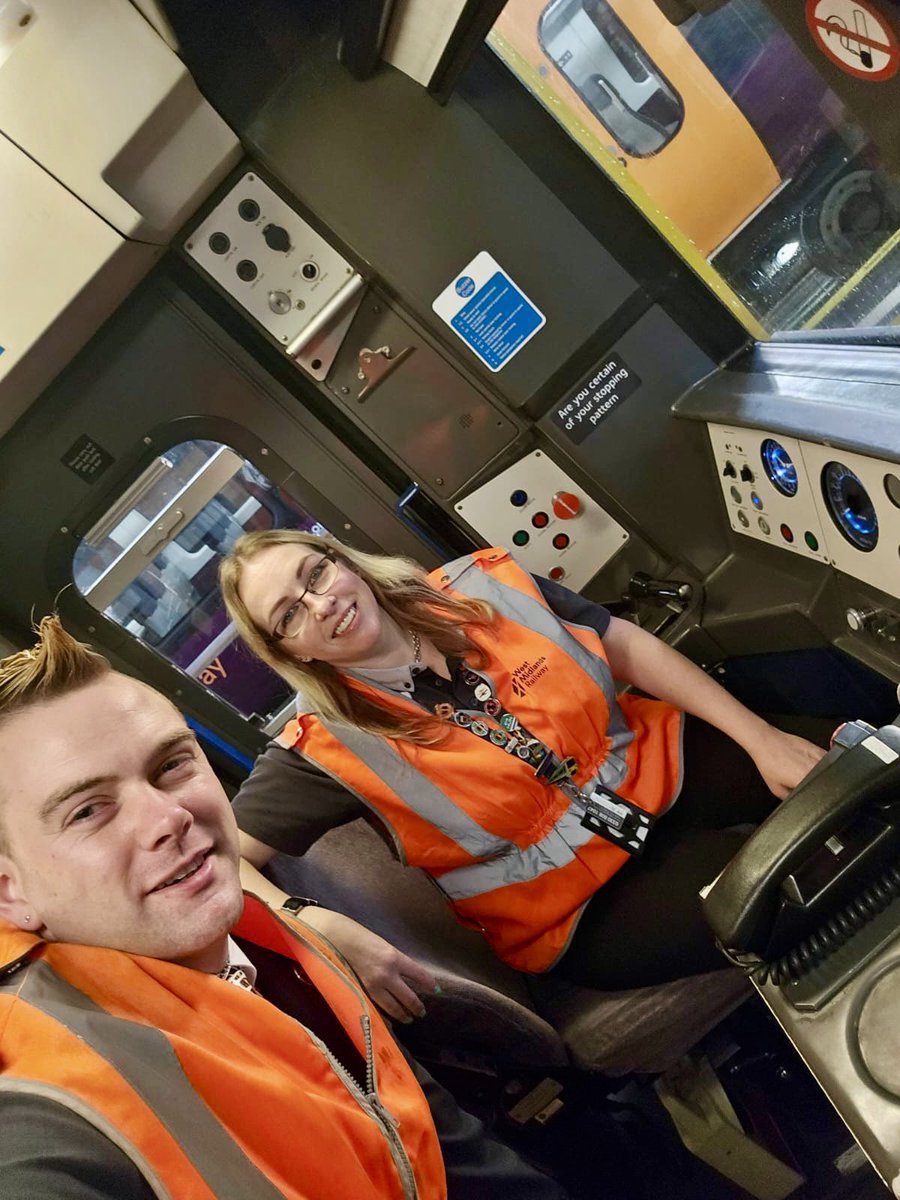 shellienic's tweet image. Well, a fab swansong for #Class323 at WVH today. Truly #EndOfAnEra and a great send off they’ve had over the last week. Honoured to have been invited to be part of the staff finale. #DayInTheLife #TrainDriver #WomenInRail #LoveMyJob