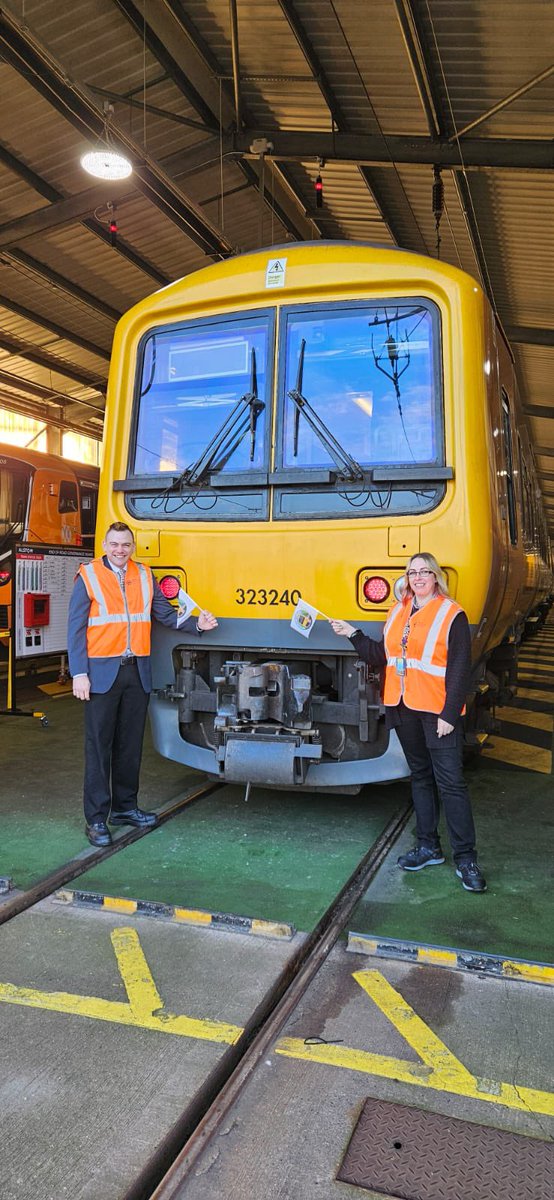 shellienic's tweet image. Well, a fab swansong for #Class323 at WVH today. Truly #EndOfAnEra and a great send off they’ve had over the last week. Honoured to have been invited to be part of the staff finale. #DayInTheLife #TrainDriver #WomenInRail #LoveMyJob