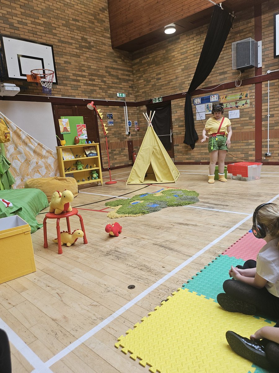 Primary 4 enjoyed a fantastic audio story called "Daring to Dig" this morning. <a href="/KBarr_16/">Mrs Barr</a>