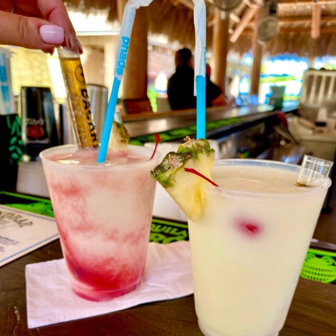 Add a splash of paradise A.K.A our Rum Floater on any frozen drink! 🍹🌴

#delraybeach #frozendrinks #delraydrinks #floridabeachlife #beachfrontbar