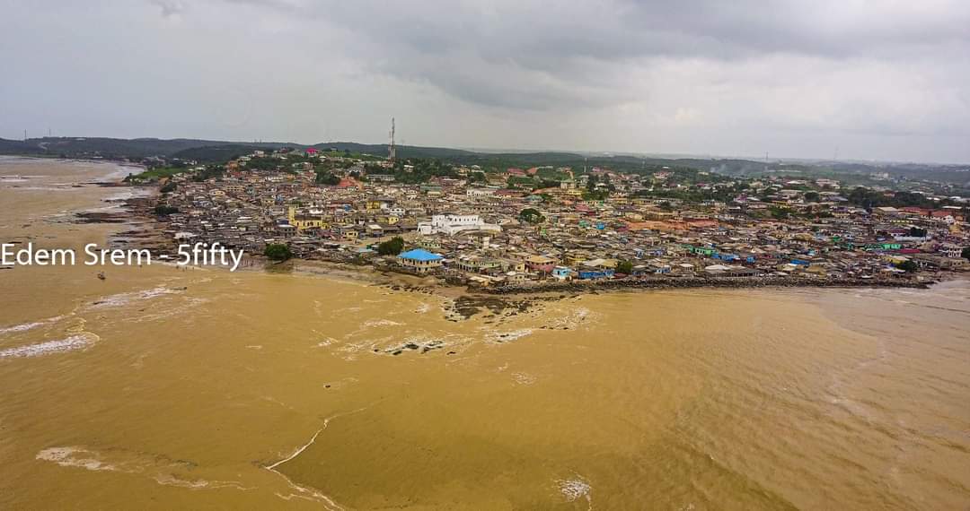 garyalsmith's tweet photo. Yay. GHANA. 

This is the Pra River, one of our biggest and most important. This is where it enters the sea. 🇬🇭 

#StopGalamseyNow #FreeTheCitizens https://t.co/HefgkjH2JU