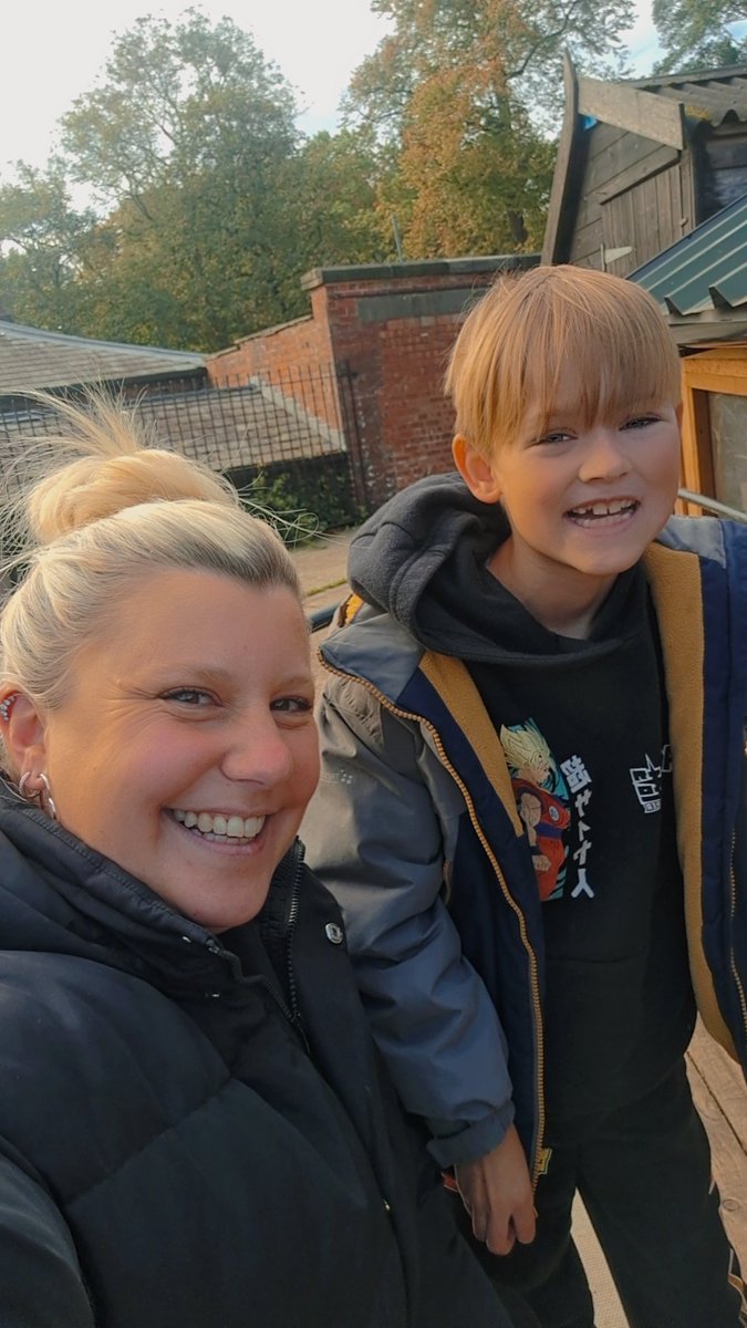 EmmaZollner87's tweet photo. A lovely morning at Heaton Park today with my #nurture #ks2 #primary pupils. We chatted to a turkey, stroked a goat, laughed at a pig, and felt dizzy on the spinny swing! An eventful morning with the boys 💙 #thisisap #outdoorsinautumn #learning @Head_TheHeights https://t.co/Qy7nfn2kQy