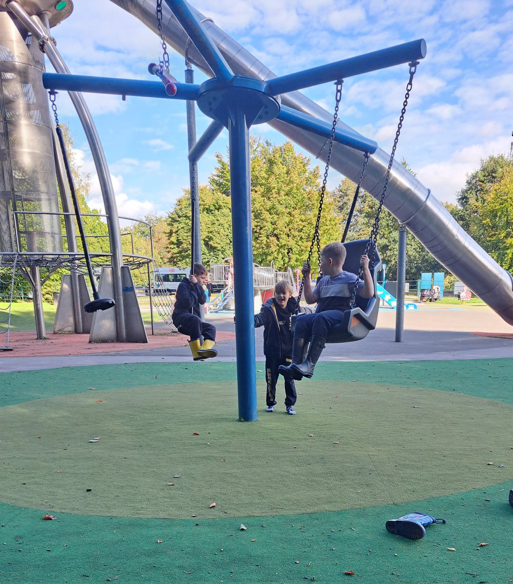 A lovely morning at Heaton Park today with my #nurture #ks2 #primary pupils. We chatted to a turkey, stroked a goat, laughed at a pig, and felt dizzy on the spinny swing! An eventful morning with the boys 💙 #thisisap #outdoorsinautumn #learning @Head_TheHeights