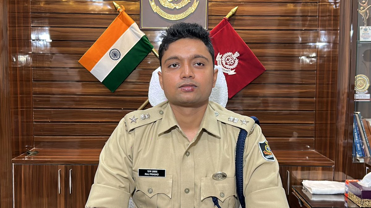 SPBalasore's tweet photo. Shri Raj Prasad, IPS, assumed the role of SP, Balasore on 03.10.24. He emphasized his commitment to maintaining peace &amp; harmony in the community, taking strict action to eradicate the drug menace &amp; implementing citizen-centric policing through technology &amp; effective intelligence. https://t.co/d4tNCqU7AH