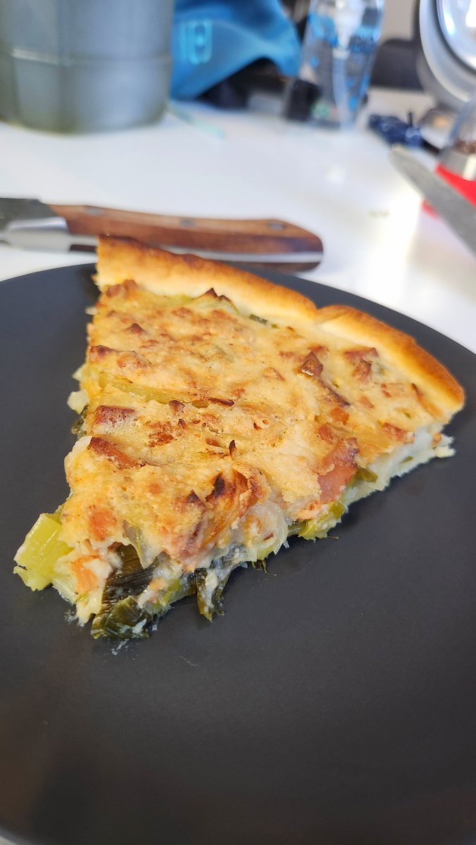 TofuMasque's tweet photo. made some vegan bacon and leek quiche so I can feed it to my gf while she chills in bed 🫡 https://t.co/STlecDXPLF