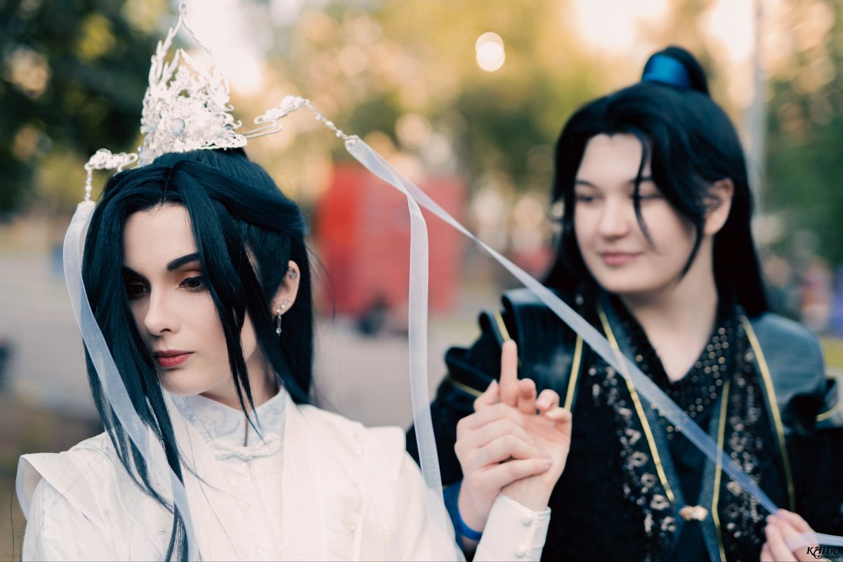 august_cosplay's tweet photo. Одному богу известно, как ему тогда хотелось обхватить лицо Чу Ваньнина руками и заставить его обернуться посмотреть на него. 

#2ha #erha #thedumbhuskyandhiswhitecatshizun #ranwan #chuwanning #moran https://t.co/wPp1nt9zjA