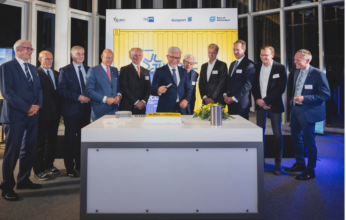 HamannOcke's tweet photo. Celebrating the 75th anniversary of the @UECC_chambers in #Duisburg
#LogisticsAgenda2035

@IHK_Niederrhein @n_liminski @landnrw @vonderleyen @OlliLuksic @bmdv @c4l_lux @werner_kuppers @WKOwien @_hkbb @zhk_ch @IHK_RheinNeckar @IHK_FFM @HanielStiftung @UlfMeinke @Transport_EU https://t.co/myfh38OssJ