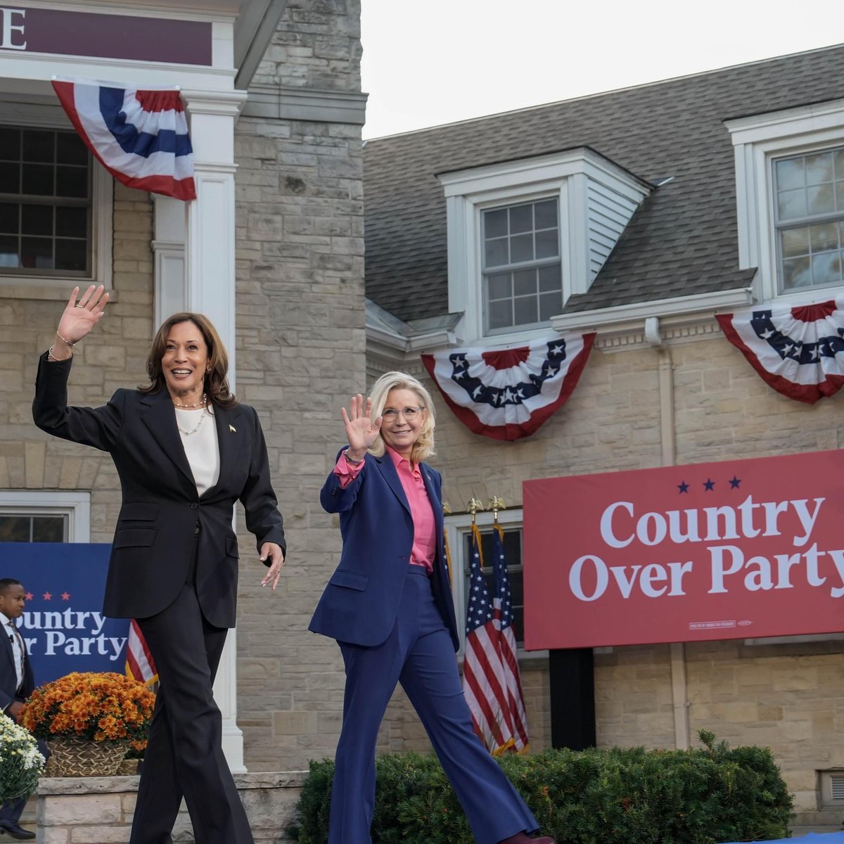 Protect Kamala Harris ✊ tweet media