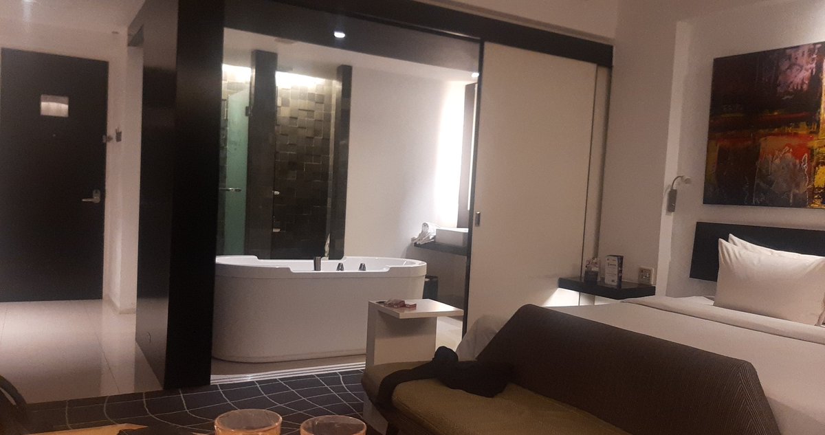 Bikin acara apa ya 2 malem ini.. mumpung jauh di surabaya