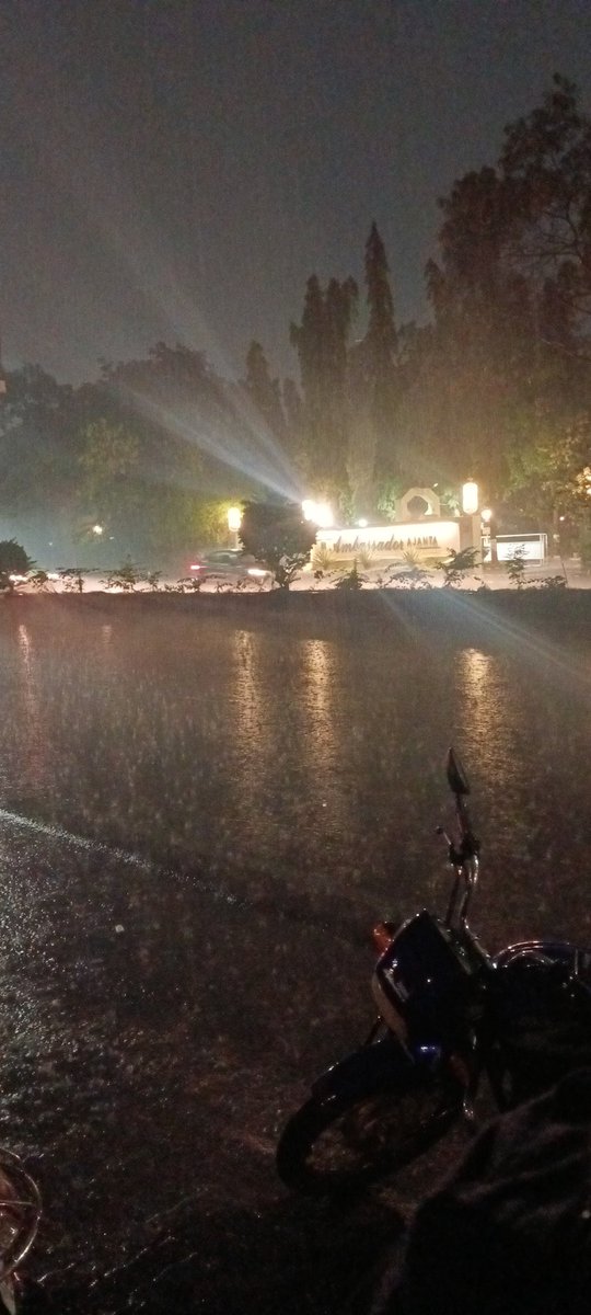 nilesh070's tweet photo. Stuck in the rain so couldn't attend the #SocialNights today @rafidhoda . https://t.co/rQSDUlMGlU