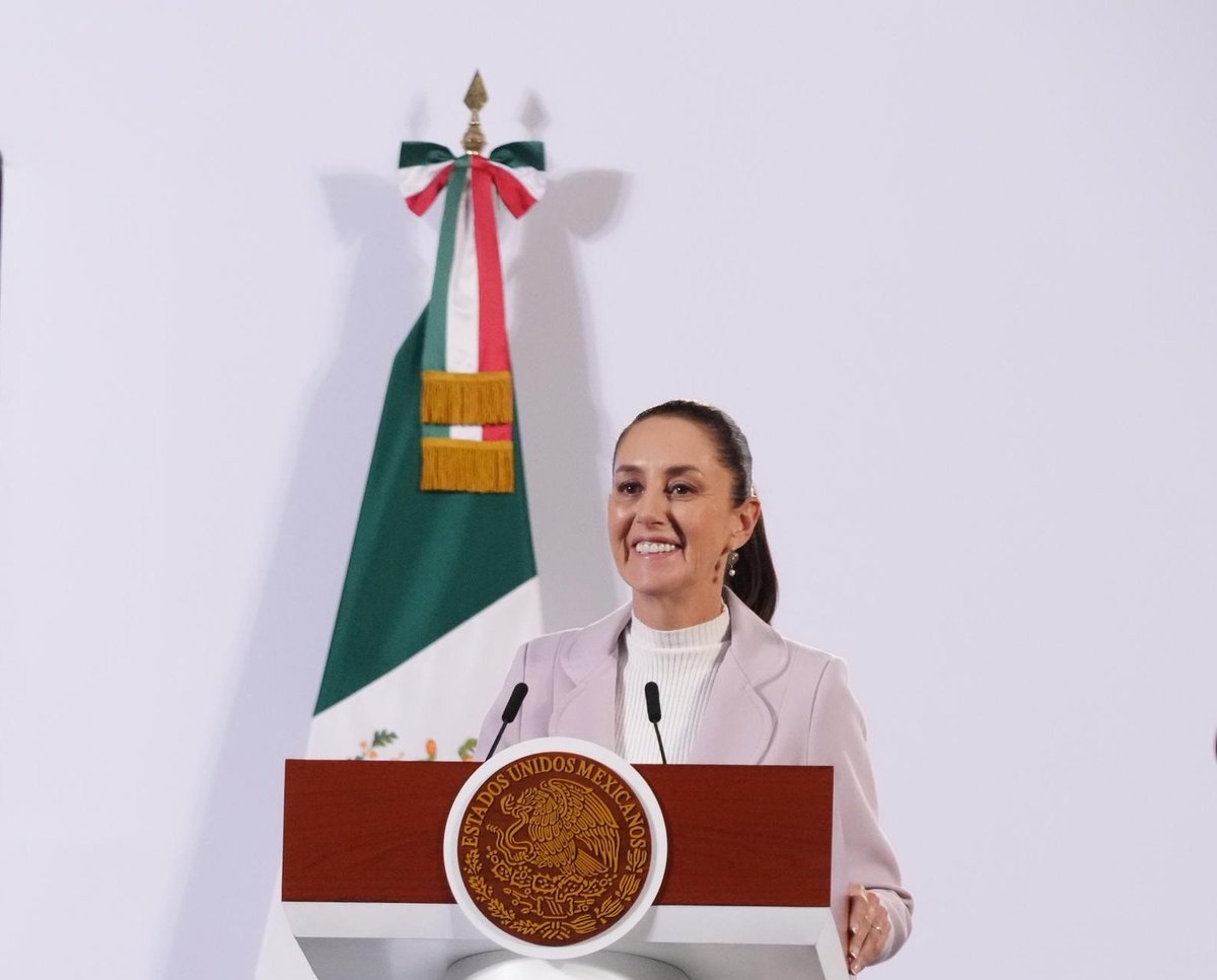 mario_delgado's tweet photo. El día de hoy, acompañamos a nuestra Presidenta, @Claudiashein, en la #MañaneraDelPueblo.  

Anunciamos la nueva #BecaUniversal “Rita Cetina Gutiérrez”, que beneficiará a 21.4 millones de niñas, niños y adolescentes de #EducaciónBásica (preescolar, primaria y secundaria) de todo el país, de manera progresiva a partir de 2025.

El apoyo para las y los estudiantes será de $1,900 bimestrales y $700 adicionales por cada estudiante extra de la familia beneficiaria. 

El programa iniciará con las y los estudiantes de nivel secundaria, alcanzando a 5.6 millones de beneficiarios. 

Las y los padres de familia podrán consultar las fechas en que visitaremos las secundarias públicas de todo el país y conocer la documentación en: https://t.co/RHXfu1QV2Q .