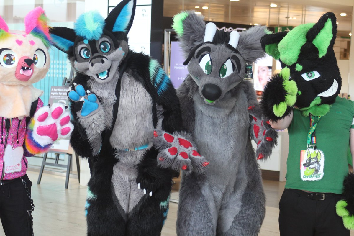 Since I'm going to Milton Keynes tomorrow, let's have a photo from Milton Keynes, featuring <a href="/Shiro_Derg/">Shiro</a> <a href="/zukiakula/">Zuki</a> and <a href="/astro_nocturne/">Astro 🔜 CFz25 #3138</a> 

📸: Cheatster9000x (YouTube)
#FursuitFriday