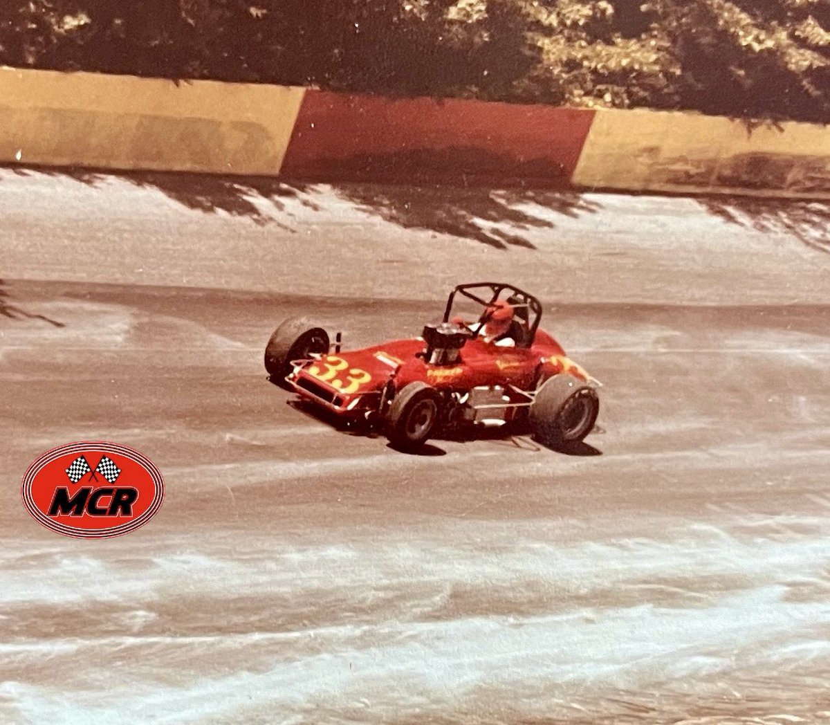 MorrisCoffman14's tweet image. If you liked going fast, here’s a good track to go to. Qualifying in the Parker #33 @FastestHalfMile - October 1983. #FastFriday #MCR #SprintCarRacing #OpenWheelRacing