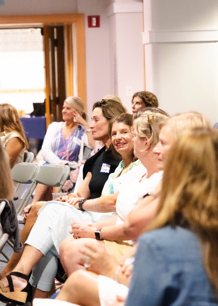 StClement's tweet photo. 🍂1 Month Until the Lydia Institute’s Fall Series! Ladies, are you seeking community and a deeper connection to your faith? We invite you to join us for "Navigating the Noise" starting October 22! To register, visit https://t.co/A9lxayCtJm #LydiaInstitute #SaintClementCommunity https://t.co/8lEiBbzrN4