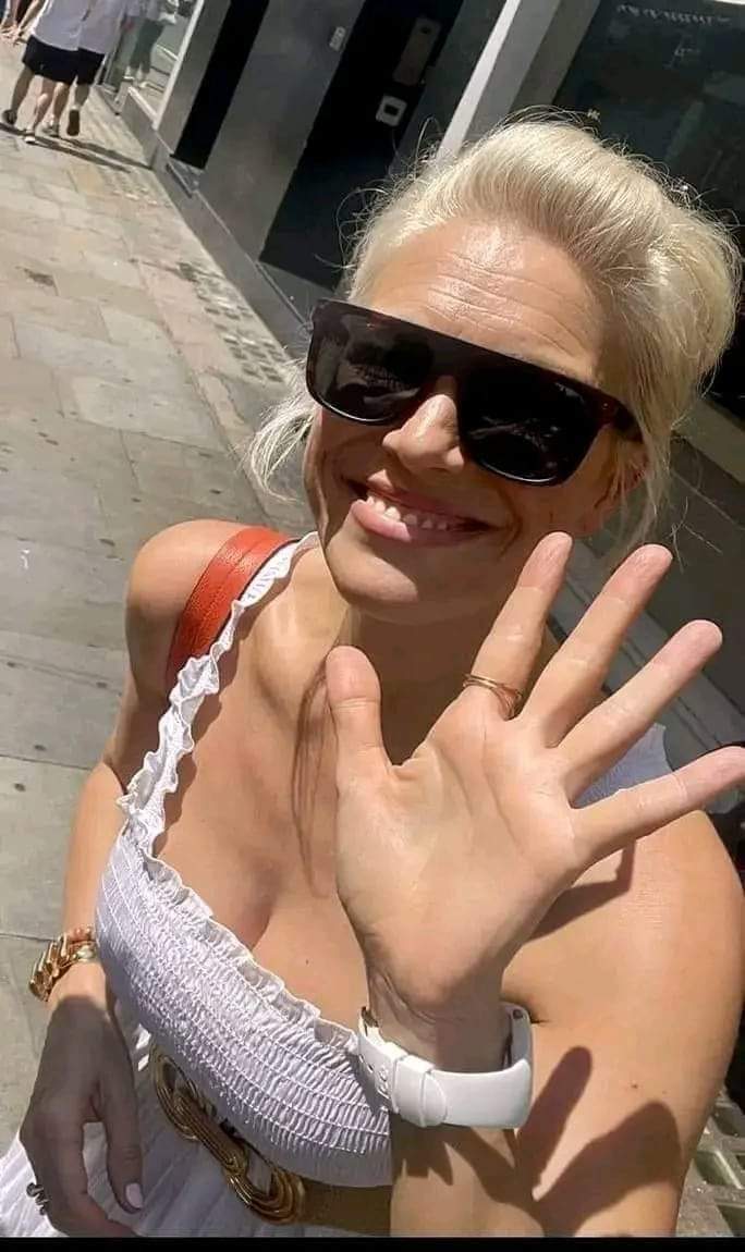 TedLasso5160's tweet photo. Lovely Hannah Waddingham🥰❤️💚 https://t.co/hxZrKP7N5x