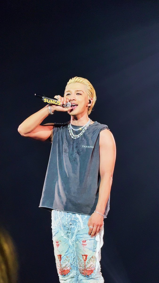 _SUNUS_'s tweet photo. 241004 TAEYANG THE LIGHT YEAR IN HK Day-1 
#TAEYANG #SUNUS https://t.co/M9SLuuriIT