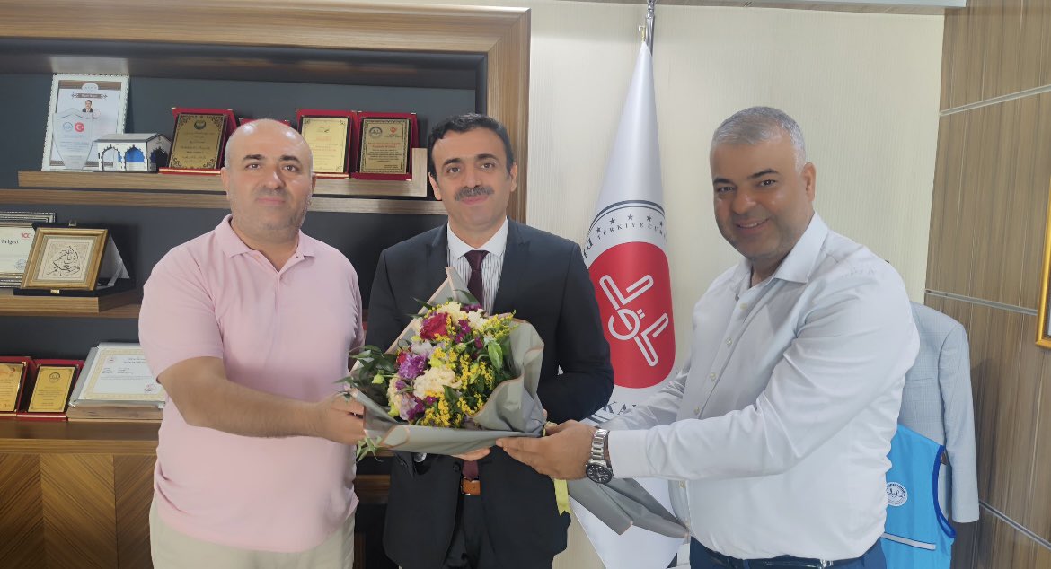 bekirsen27's tweet photo. NRT Medya Grubu olarak  1-7 Ekim Camiler ve Din Görevlileri Haftası dolayısıyla Nizip Müftüsü Selahattin ÖZÇELİK hocamızı ziyaret ettik. Tüm din görevlisi hocalarımızın haftalarını tebrik ettiğimizi kendilerine ilettik. Rabbim hayırlı hizmetler nasip etsin. https://t.co/fxj3RiX8m1