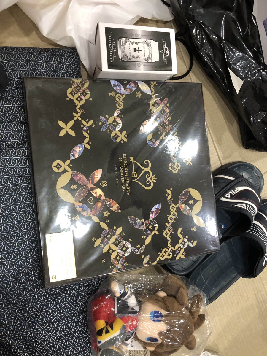 Mainzel4's tweet photo. @Bio_Roxas I met my boy Sora today. I am currently on a trip in japan an visited Shibuya. I saw the square kh pop up store comple by accident and bought some things that where long overdue for me ^^ https://t.co/xCGfbOHv1A