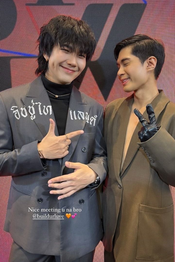Trend4Biu's tweet photo. Nice meeting u na bro🧡💕

BUILD WITH ISSUE THAILAND
#BuildInBIFW2024
@issuethailand #SiamParagonBIFW2024 #SiamparagonBIFWxissuethailand  #ISSUETHAILAND #BIFW2024
@JakeB4rever #BuildJakapan https://t.co/Gl3aAmre3F