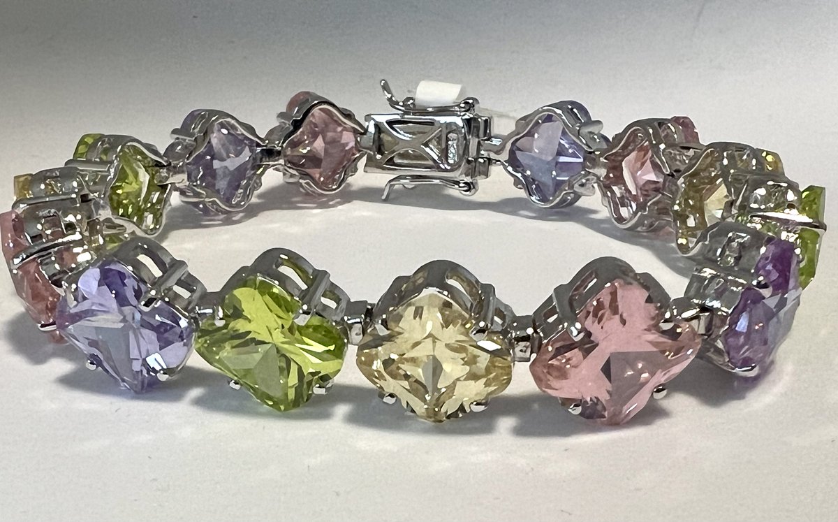 TeriE's tweet photo. STUNNING #SterlingSilver CZ Gemstones #SUZANNESOMERS #StatementJewelry Bracelet BRAND NEW FREE SHIP 

#giftsforher #giftideas #simulatedgems #silver #gemstones #CZjewelry #holidaygifts #giftideas #vintagejewelry #designerjewelry #ebayfinds #jewelry

https://t.co/NqsB1EMX2L #eBay https://t.co/rrGgLNEstR