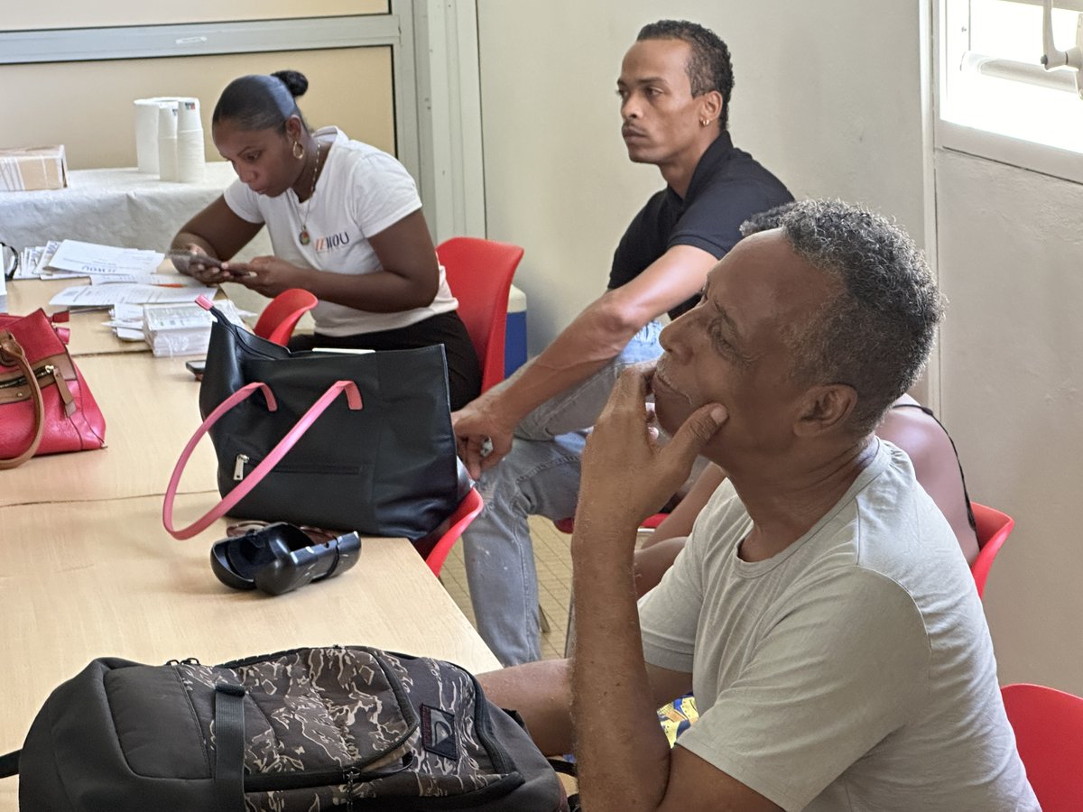 Retour en image sur l'atelier "Prévention des chutes" organisé par le CCAS , en partenariat avec l'association Les Compagnons Bâtisseurs à l'occasion de la semaine bleue. Cet atelier s'est déroulé à la salle de la DETL et a connu un afflux important de visiteurs.