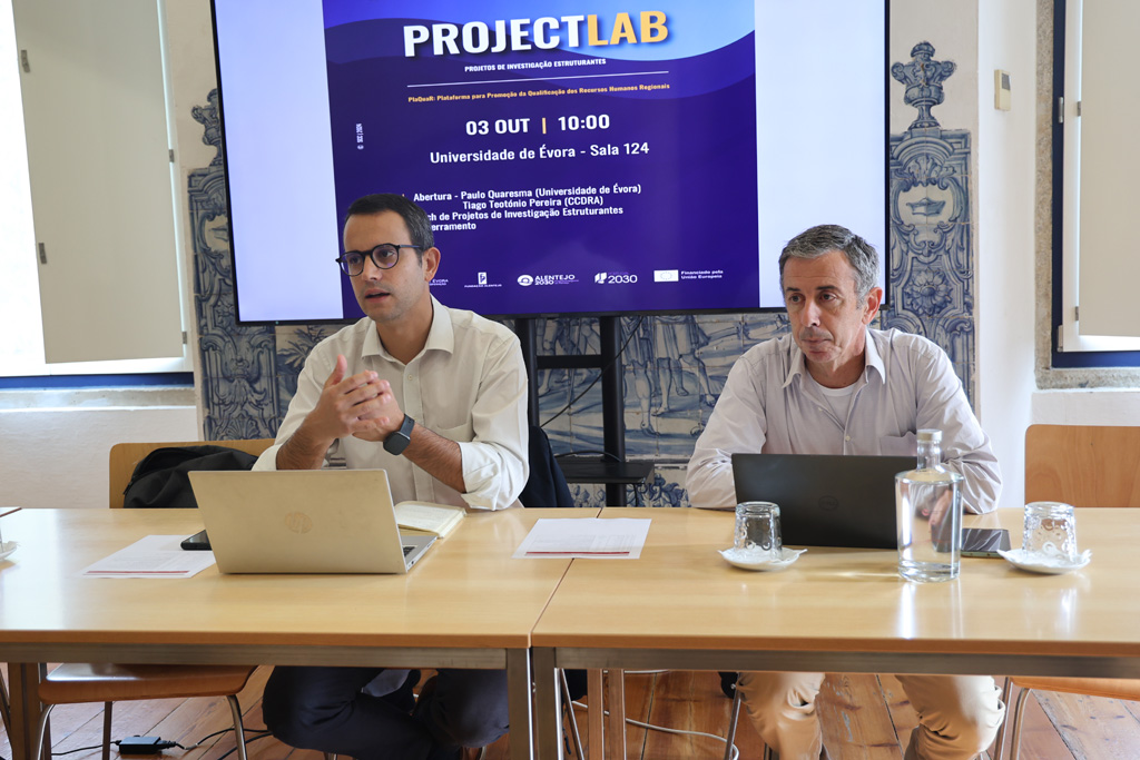 alentejo2030's tweet image. 👉 𝗢 𝗔𝗹𝗲𝗻𝘁𝗲𝗷𝗼 𝗻𝗼 𝗿𝘂𝗺𝗼 𝗱𝗼 𝗱𝗲𝘀𝗲𝗻𝘃𝗼𝗹𝘃𝗶𝗺𝗲𝗻𝘁𝗼!

O Vogal Executivo do #Alentejo2030, Tiago Teotónio Pereira, participou, no passado dia 3 de outubro, no #ProjectLab, organizado pela #UniversidadedeÉvora