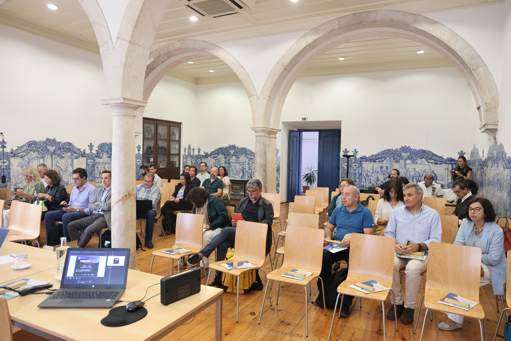 alentejo2030's tweet image. 👉 𝗢 𝗔𝗹𝗲𝗻𝘁𝗲𝗷𝗼 𝗻𝗼 𝗿𝘂𝗺𝗼 𝗱𝗼 𝗱𝗲𝘀𝗲𝗻𝘃𝗼𝗹𝘃𝗶𝗺𝗲𝗻𝘁𝗼!

O Vogal Executivo do #Alentejo2030, Tiago Teotónio Pereira, participou, no passado dia 3 de outubro, no #ProjectLab, organizado pela #UniversidadedeÉvora