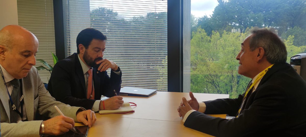 Salud_Ec's tweet photo. #CD61 | @DrAntonioNaran se reunió con el Departamento de Evidencia e Inteligencia para la Acción en Salud y dialogó sobre:
📊Fortalecer sistemas informáticos del Sistema Nacional de Salud (SNS) para obtener datos integrados, interoperables y ordenados con estándares definidos. https://t.co/Jfu7zRJdcT