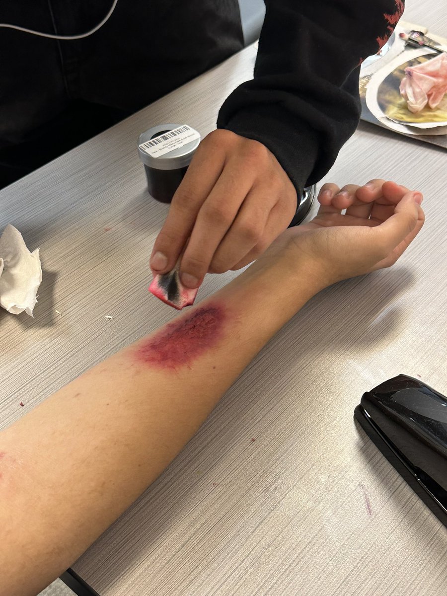 LCHS_LCTV's tweet photo. LCTV is practicing for October projects with our Special FX Makeup kits! Thanks #GEF #GarlandEdFoundation for the #Grant! #LCTV #BeRevolutionary #WeAreLC #GISDEffect #LCHS @LCHS_Patriots @LCHSMrMcClean https://t.co/mWNlEgOI04