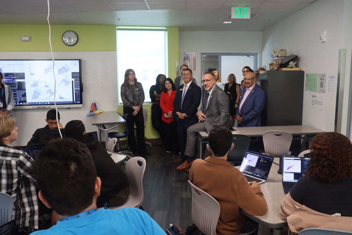 RepDarrenSoto's tweet photo. We remain dedicated to supporting public education &amp; ensuring that students in Central Florida have access to the tools &amp; resources they need.

We are creating pathways that prepare our youth for the future &amp; build strong career opportunities right here in our community. https://t.co/osfcXfzNlp
