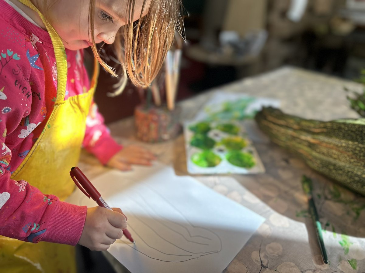 We have been enjoying observational painting in Fox Cubs today. We’ve looked carefully at the shape, texture and colours we can see. #BGEYFS #BGArt
