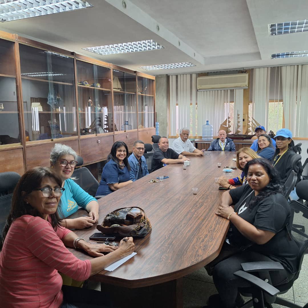 #3octubre #Educación 

Reunión de UNETRANS con <a href="/FtuvOficialVe/">Federación FTUV</a> 

#SeguimosEnMarcha