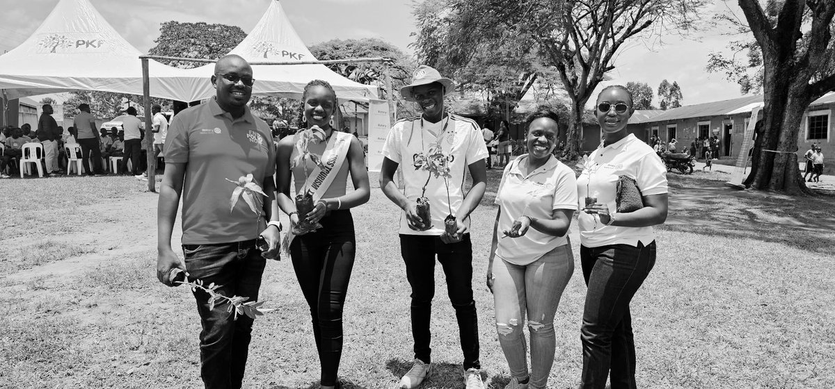 KlaSouth Rotary Club (@kampalasouth) on Twitter photo Earlier today! In partnership with <a href="/pkfugofficial/">PKF Uganda</a> at St. Charles Kibule Primary School, Mityana we planted 230 fruit trees & 1000 eucalyptus trees as part of Plant Your Balance <a href="/d9213/">Daniel Antonio</a> initiative.
#PlantYourBalance #RotaryInAction #TreePlanting" Earlier today! In partnership with <a href="/pkfugofficial/">PKF Uganda</a> at St. Charles Kibule Primary School, Mityana we planted 230 fruit trees & 1000 eucalyptus trees as part of Plant Your Balance <a href="/d9213/">Daniel Antonio</a> initiative.
#PlantYourBalance #RotaryInAction #TreePlanting"