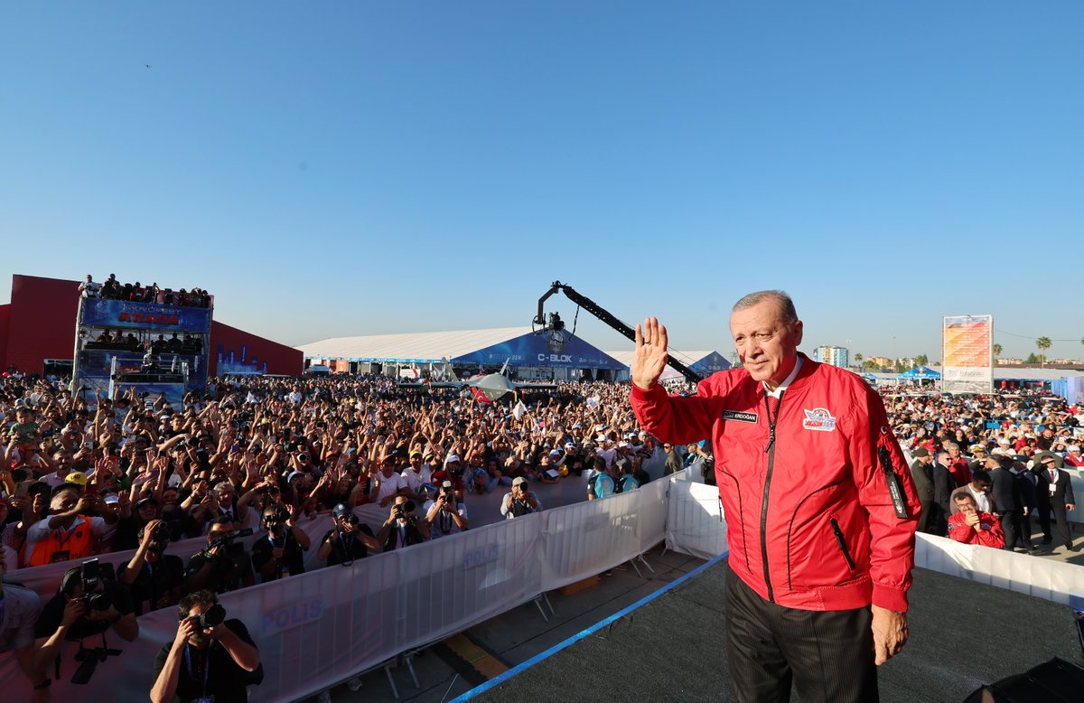 RTErdogan's tweet photo. Bir gençlik destanı, bir teknoloji devrimi, bereketli Anadolu topraklarında filizlenen idealist gençlerin güçlü sesi: #TEKNOFEST! 🚀🇹🇷 https://t.co/sEuULchMMN