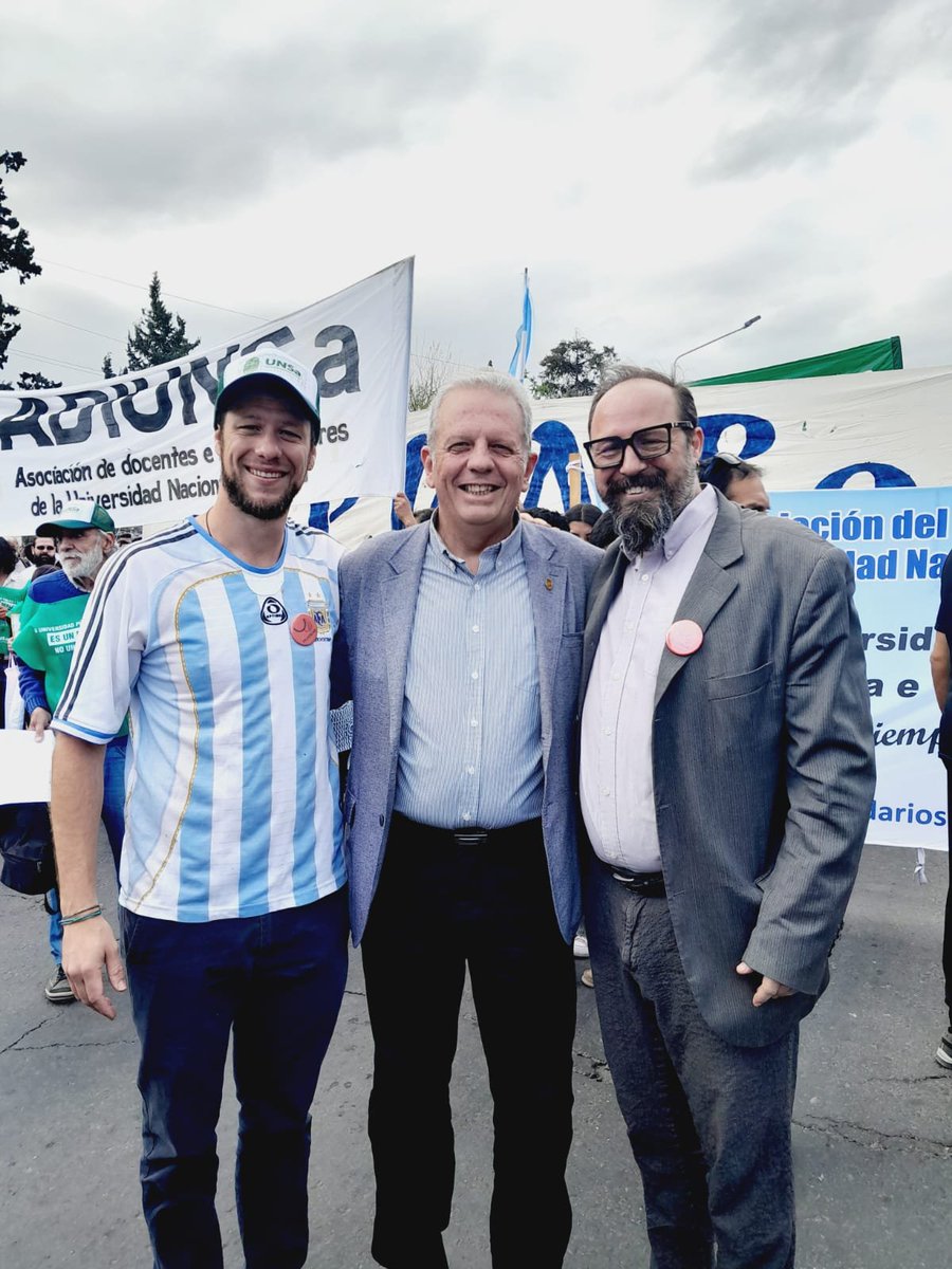 Anteayer marchamos por el eventual veto a los sueños, esperanzas y oportunidades de las jóvenes generaciones de nuestras amadas #Salta y #Argentina. Ayer <a href="/JMilei/">Javier Milei</a> vetó. Hoy exigimos a las y los legisladores nacionales rechacen el decreto 879/24 e insistan con la Ley n°27.757 🇦🇷