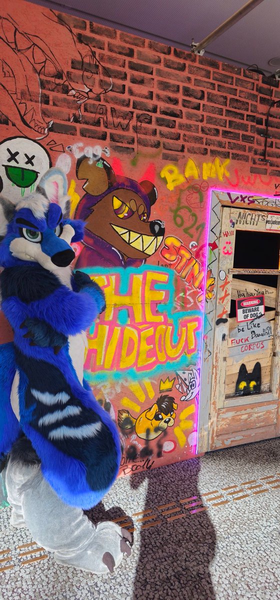 Happy #FursuitsFriday, have some trowback to the great times at #Eurofurence!