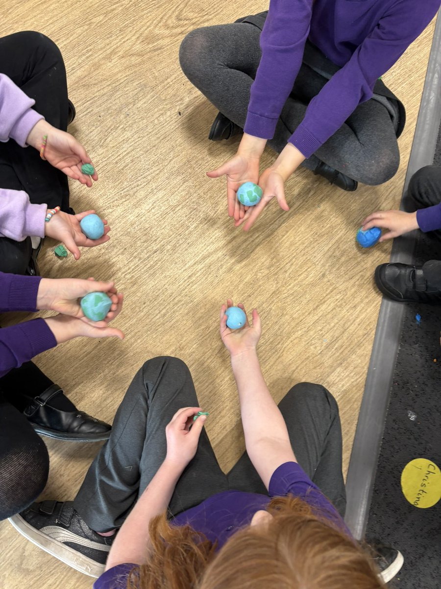 As part of our space topic, P3B made models of Earth to demonstrate the different layers found inside our planet 🌍#stem