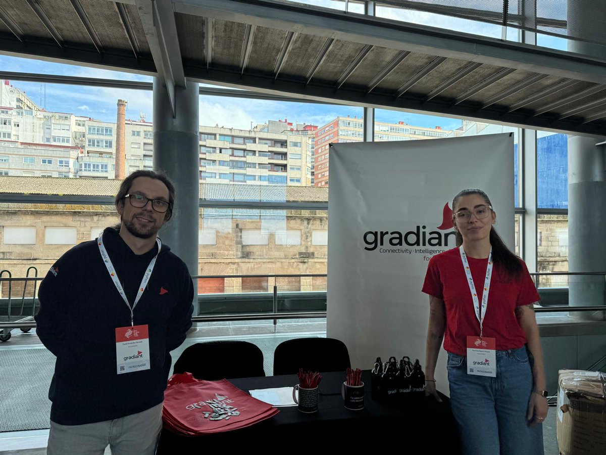 🤩No podía haber comenzado mejor la <a href="/PyConES/">PyCon España - 🦋 @es.pycon.org 🦋</a> en Vigo. Llenazo en la charla de Camilo Piñón y Pablo García Santaclara.Además, un equipazo estará todo el finde allí; no te olvides de pasar por el stand para saludarnos! 

#python #pycones2024 #esenciaGRD