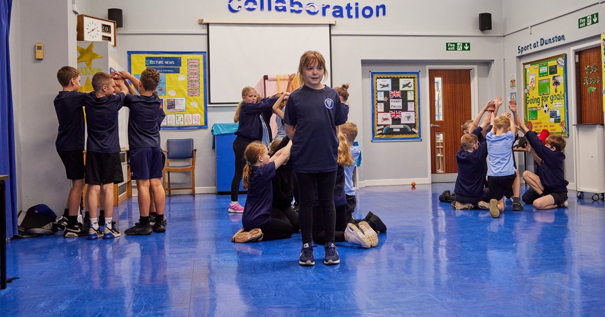 Some photos from performance day last week at Dunston St Peter's Primary School, with <a href="/adversecamber20/">Adverse Camber</a>! Project lead <a href="/RoryWaterman/">Rory Waterman</a> talks to class, and storyteller <a href="/pynstory/">Pyn Stockman</a> leads rehearsals of 'Billy Shuffler' with the super pupils in yrs 5 &amp; 6. Thanks to <a href="/ahrcpress/">Arts and Humanities Research Council</a>, <a href="/ntuhum/">NTU School of Arts and Humanities</a>.