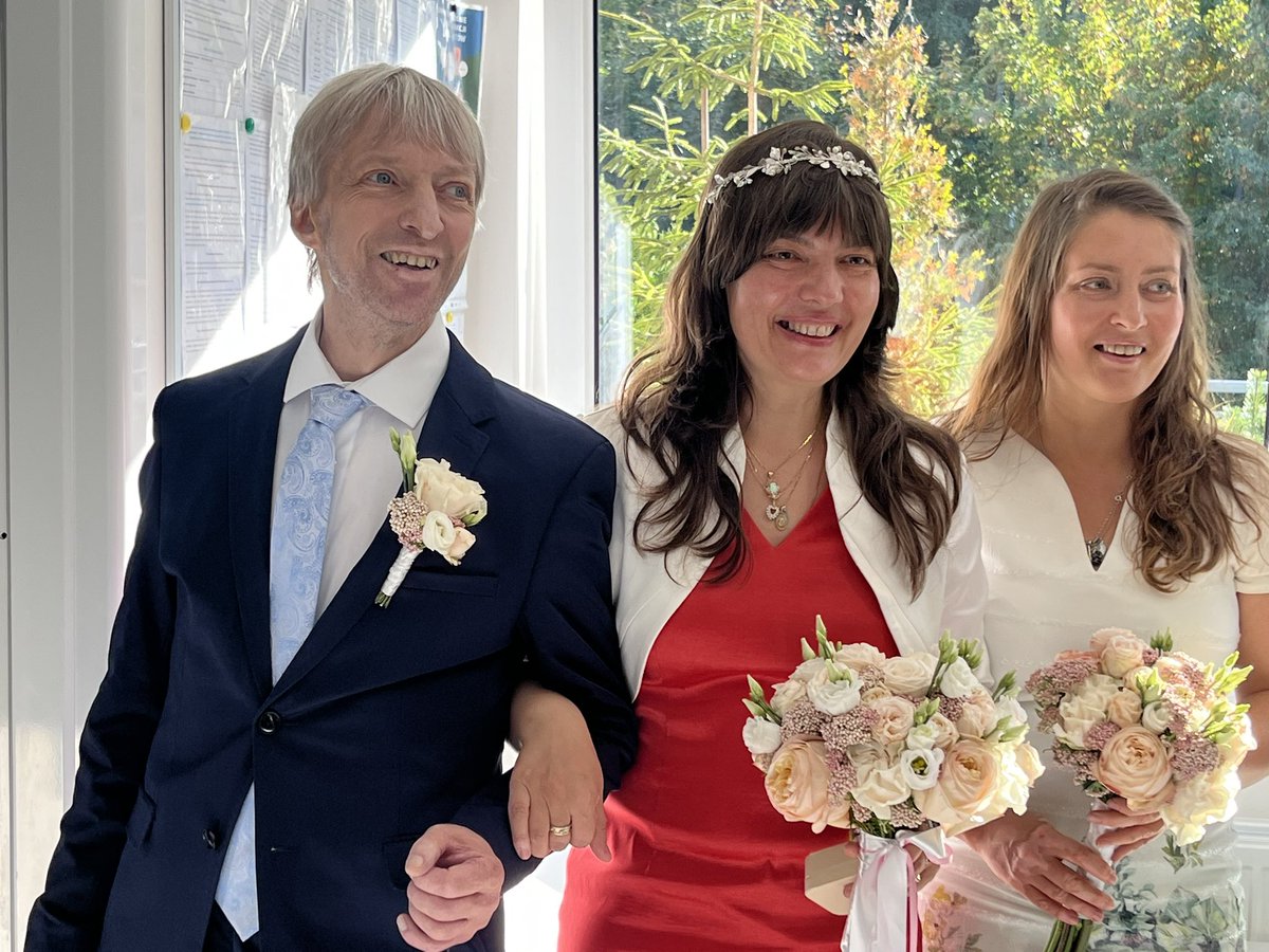❤️💍 Na Oddziale Onkologii Klinicznej Szpitala Morskiego w <a href="/MiastoGdynia/">Gdynia</a> byliśmy świadkami pięknych chwil – ślubu naszego pacjenta pana Andrzeja i pani Iwony! 💍✨ Było też „Ave Maria" w wykonaniu psycholog Karoliny Gorgol-Zaborniak.❤️🎉Serdecznie gratulujemy!  👏 <a href="/PomorskieEU/">Samorząd Województwa Pomorskiego</a>