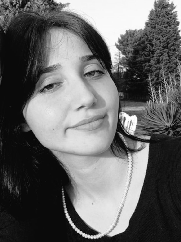 Burası bizim değil, bizi öldürmek isteyenlerin ülkesi.

Tezer Özlü

#ikbaluzuner 🥀