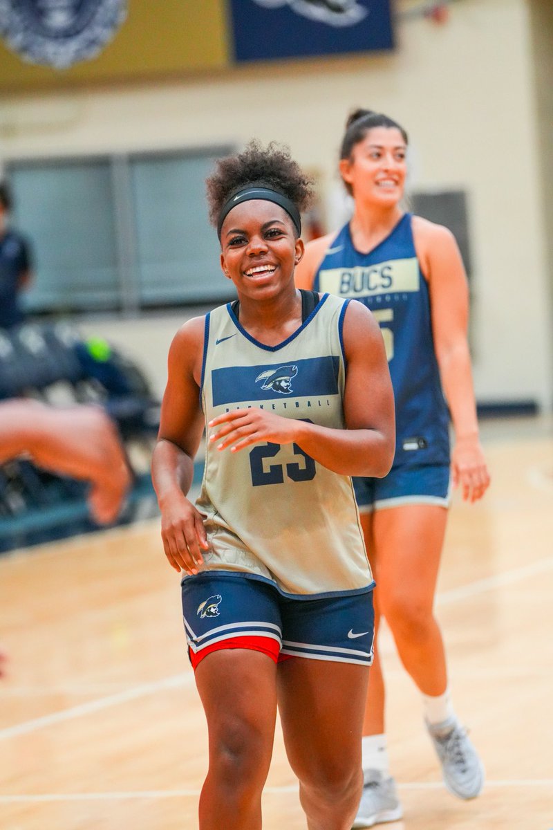 𝓕𝓻𝓲𝓭𝓪𝔂 𝓕𝓾𝓷𝓭𝓪𝔂 😀 

#ClimbTheLadder // #BucStrong