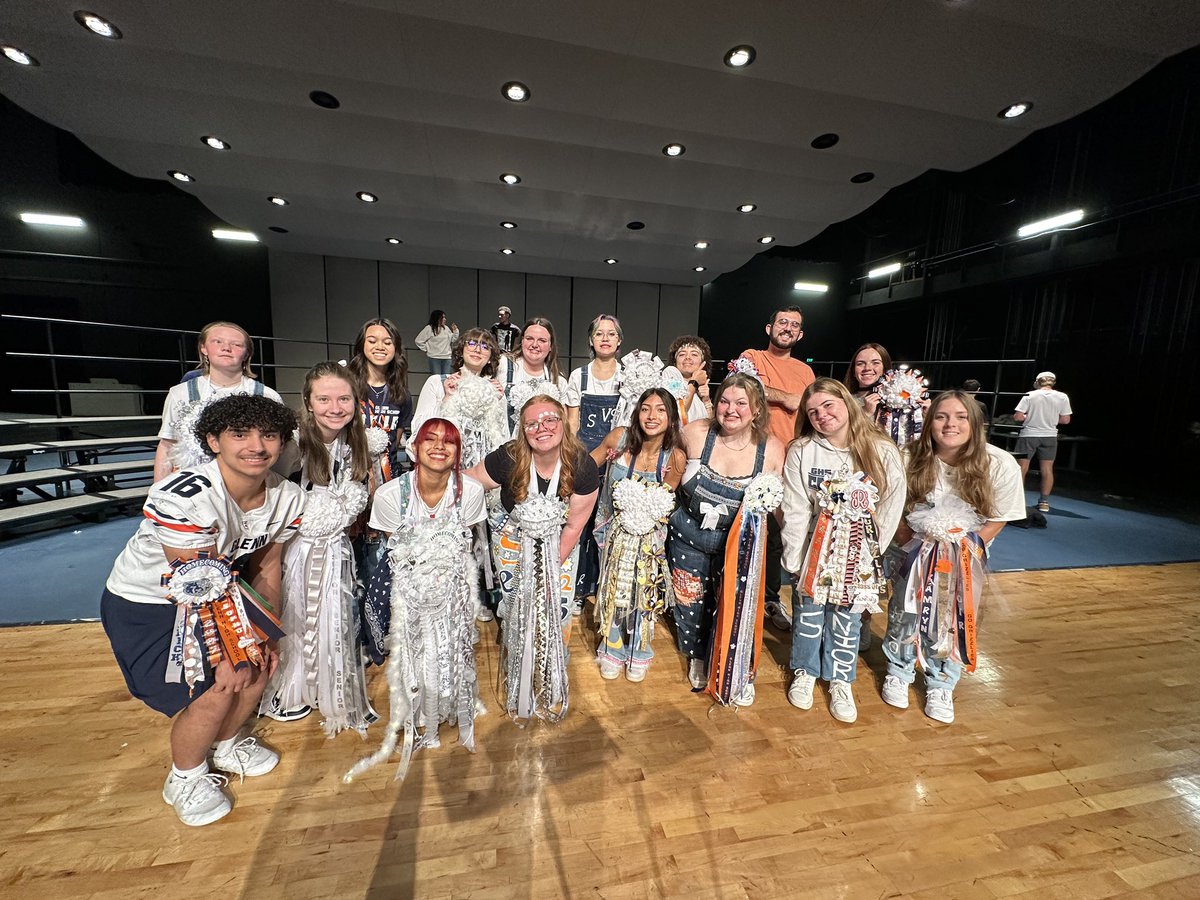 GrizChoirDir's tweet photo. It was a great day at Glenn as we celebrate Homecoming. See how great our choir looks. 
@ChoirGlenn @TomGlennHS https://t.co/mq2fMEQyAC