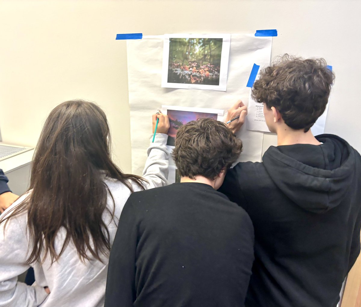 JulieHStern's tweet image. Another blissful opportunity to teach &amp;amp; learn alongside teenagers and other educators. We deepened our understanding of graphic design that has an impact -- while transferring across six different contexts! #patternseekers