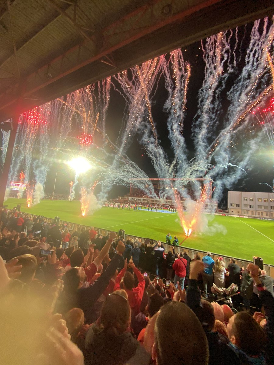 KER1NS17's tweet photo. Great Night at Craven Park  won nothing yet Big shout out to the man in the 2nd pic @brettdelaney15  your work is not in noticed 👋 #progresion #grandfinal #weareHKR  @SuperLeague https://t.co/XGBeSMhqjp
