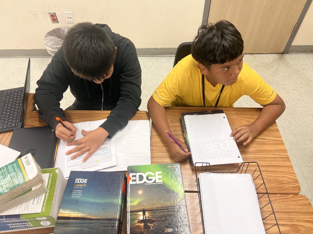 Mr. Alcaraz ELDA class <a href="/Ike9_AISD/">Eisenhower 9 College Prep</a> 🦅 is on 🔥🔥 writing and discussing their SCR!! 

#SwoopSwoop <a href="/Darrell88Ross/">Darrell Ross</a> <a href="/XMRaldine/">XMR</a> <a href="/delgadong94/">Altagracia H Delgado</a>