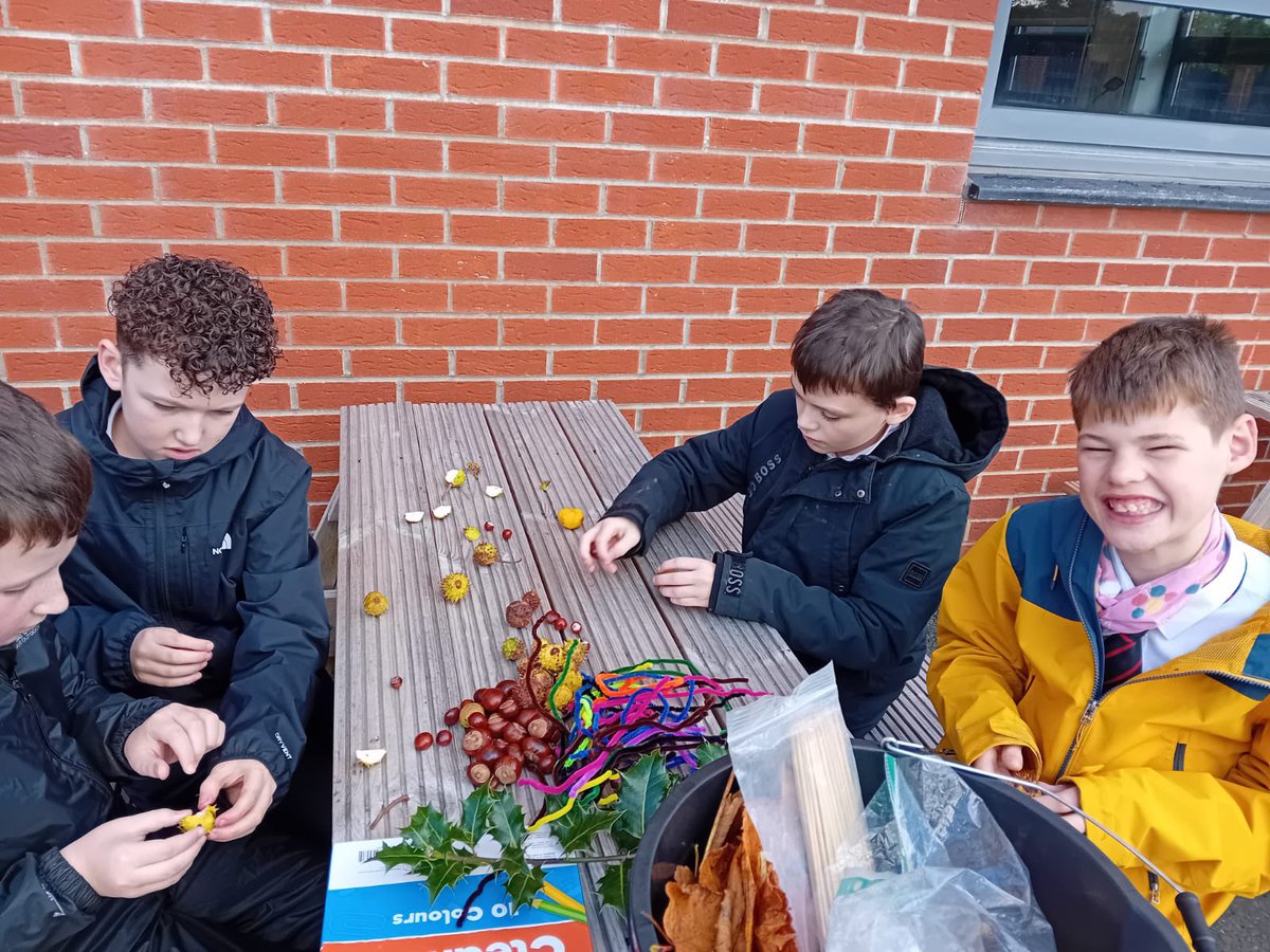 LHSInclusionST's tweet photo. S1 Outdoor Learners enjoyed a nature walking, learning about seasonal seeds including chestnuts. They then made their own scary autumn spiders! 🕷️🕸️🍁🍂 @LesmahagowHigh @LHSExpressArts #LHSTogether https://t.co/jYqKSZX3le