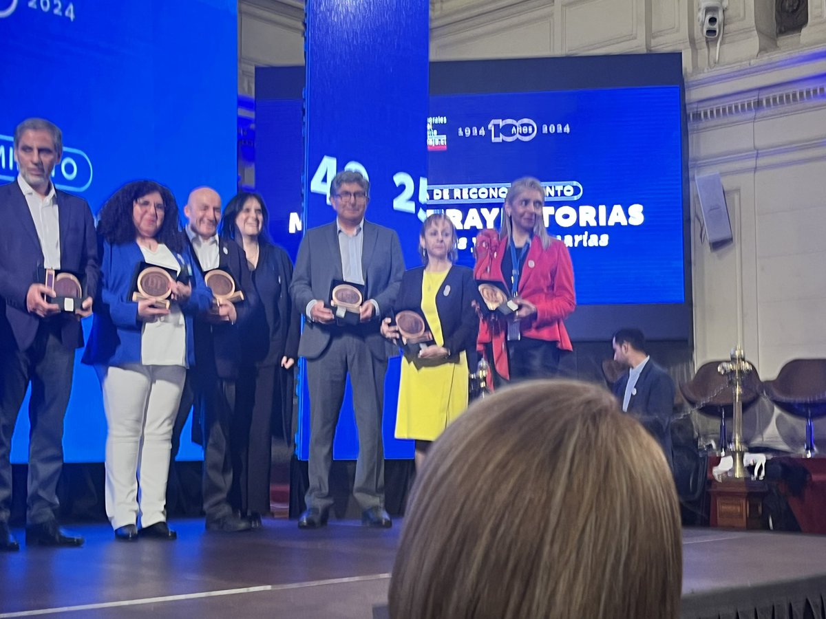 drtatacama's tweet photo. Hoy en la Conmemoración del Centenario de la Dirección del Trabajo, reconocieron a funcionarios y funcionarias con vastas trayectorias en el servicio.
De Atacama:
Func. Marcial Pizarro y Héctor Rojas por su trayectoria de 30 años, que orgullo contar con su labor! 💫 #centenarioDt https://t.co/j7QkAR3LBV